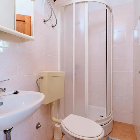 1 Bedroom Gorgeous In Apartment *